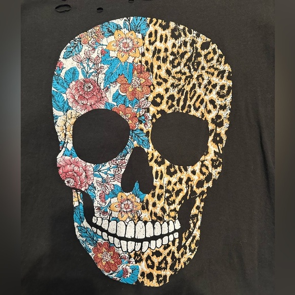 Distressed Skull Tee - Picture 2 of 4